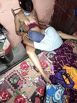 Snapshot of Romantic_couple89 chatting on 09/26/25, 04:33 Romantic couple89 online show from 09/26/25, 04:33