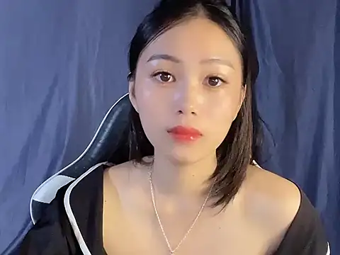 Snapshot of Lyly4757 chatting on 09/21/25, 07:15 Lyly4757 online show from 09/21/25, 07:15