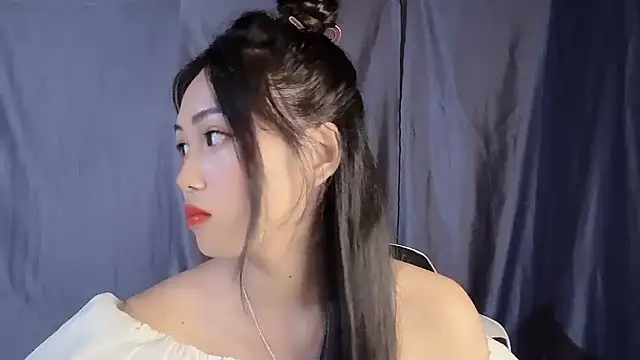 Snapshot of Lyly4757 chatting on 09/23/25, 04:59 Lyly4757 online show from 09/23/25, 04:59