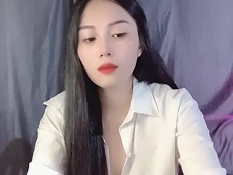 Snapshot of Lyly4757 chatting on 10/19/25, 01:06 Lyly4757 online show from 10/19/25, 01:06