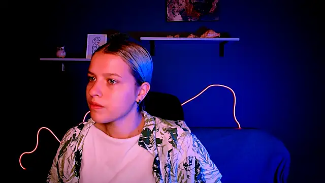 kaela spell  online show from 10/12/25, 08:46