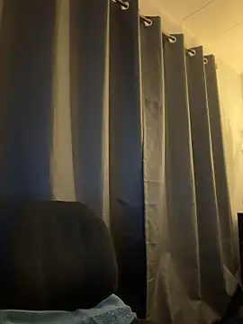 ZoeyJohnson online show from 11/07/25, 08:25