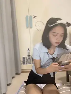 Snapshot of qiqi_x chatting on 09/18/25, 01:24 qiqi x online show from 09/18/25, 01:24