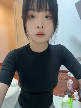 Snapshot of qiqi_x chatting on 05/24/26, 02:00 qiqi x online show from 05/24/26, 02:00