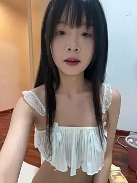 Snapshot of qiqi_x chatting on 05/28/26, 02:14 qiqi x online show from 05/28/26, 02:14
