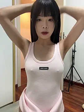 Snapshot of qiqi_x chatting on 06/04/26, 12:33 qiqi x online show from 06/04/26, 12:33