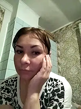 Snapshot of Mia24Blove chatting on 10/13/25, 04:29 Mia24Blove online show from 10/13/25, 04:29