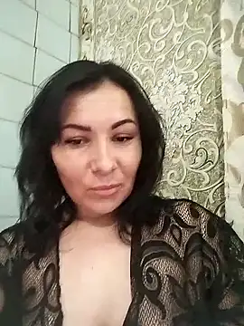 Snapshot of Mia24Blove chatting on 06/17/26, 12:18 Mia24Blove online show from 06/17/26, 12:18