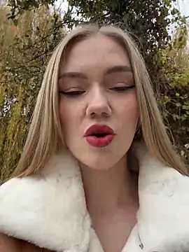 MilaMoone online show from 11/14/25, 10:14