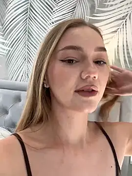 MilaMoone online show from 11/21/25, 11:42