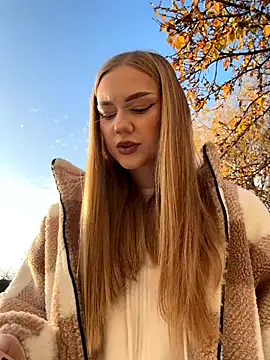 MilaMoone online show from 11/28/25, 12:19