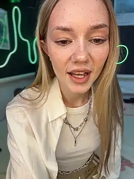 Snapshot of MilaMoone chatting on 05/02/26, 11:15 MilaMoone online show from 05/02/26, 11:15