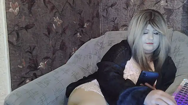 Snapshot of YuliiaSan chatting on 07/18/26, 07:06 YuliiaSan online show from 07/18/26, 07:06