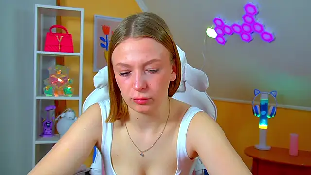 BeatriceBinoche online show from 04/14/26, 07:20