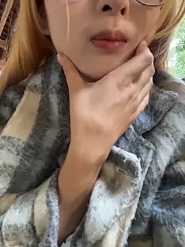 yuki june online show from 12/22/25, 08:55