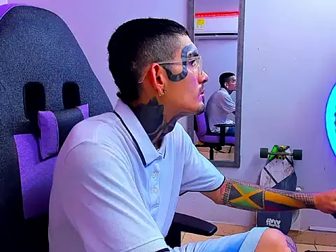 boy tatto777 online show from 09/23/25, 01:14