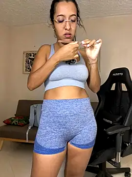 Valerygomez02 online show from 10/21/25, 10:21