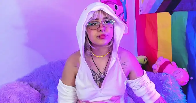 NekoWaifu online show from 11/09/25, 03:38