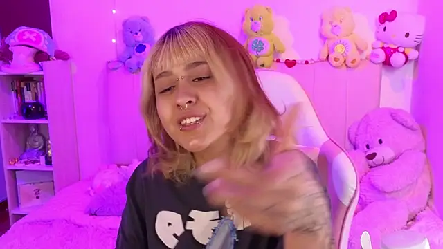 NekoWaifu online show from 03/06/26, 02:13