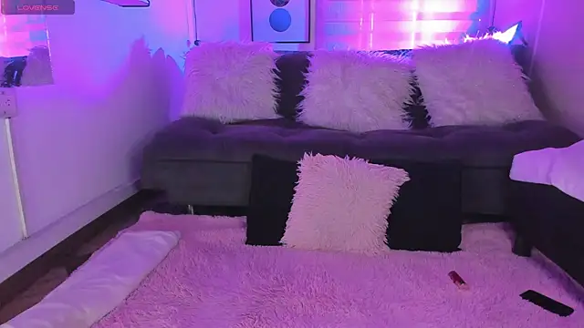 sophiee09  online show from 04/11/26, 01:59