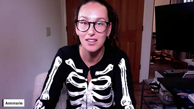 Snapshot of annmarieferrara chatting on 10/03/25, 04:04 annmarieferrara online show from 10/03/25, 04:04