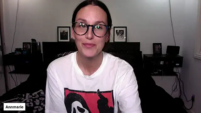 Snapshot of annmarieferrara chatting on 10/31/25, 02:34 annmarieferrara online show from 10/31/25, 02:34