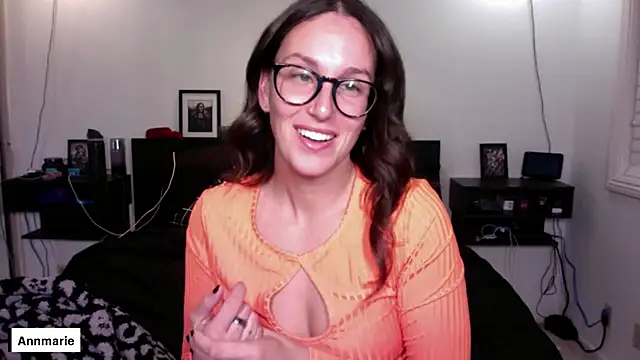 annmarieferrara online show from 10/31/25, 04:08