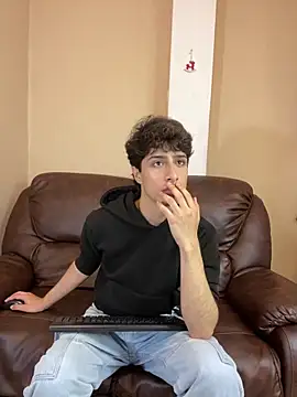 Snapshot of Xam_Collen chatting on 12/15/25, 05:06 Xam Collen online show from 12/15/25, 05:06