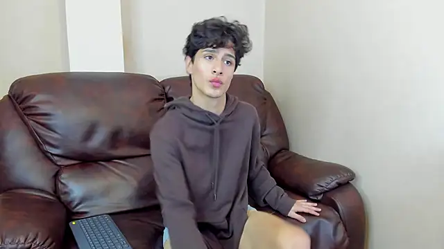 Snapshot of Xam_Collen chatting on 12/19/25, 01:51 Xam Collen online show from 12/19/25, 01:51