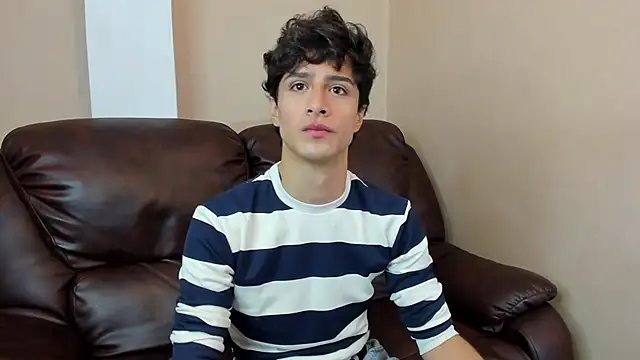 Snapshot of Xam_Collen chatting on 12/20/25, 04:58 Xam Collen online show from 12/20/25, 04:58