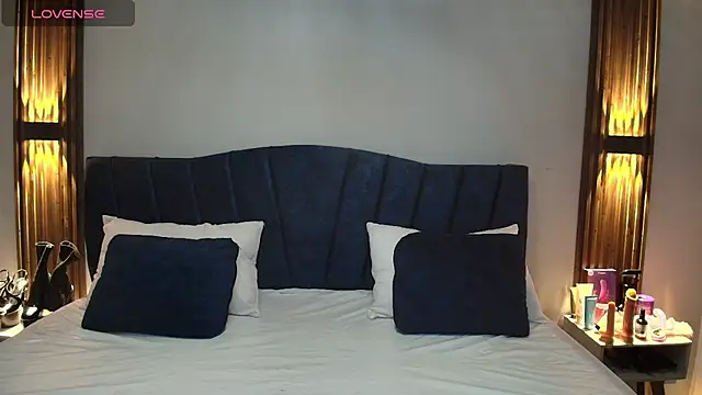 MiaHotmez online show from 10/15/25, 11:54