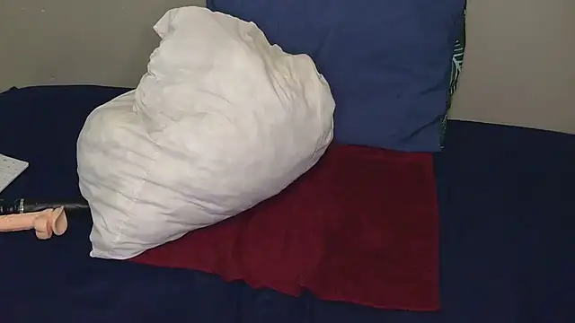 Serafynn online show from 10/18/25, 03:24