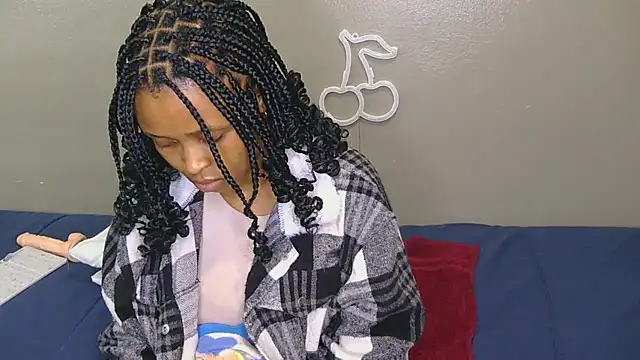 Serafynn online show from 11/17/25, 12:16