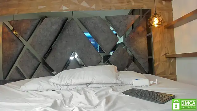 Scarlet  Jones  online show from 09/26/25, 08:57