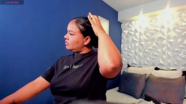 freya cole  online show from 09/19/25, 11:33