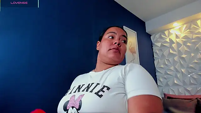 freya cole  online show from 11/06/25, 12:39