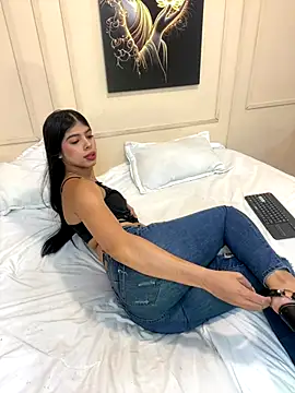 Snapshot of Ambersfoxx chatting on 11/15/25, 01:07 Ambersfoxx online show from 11/15/25, 01:07