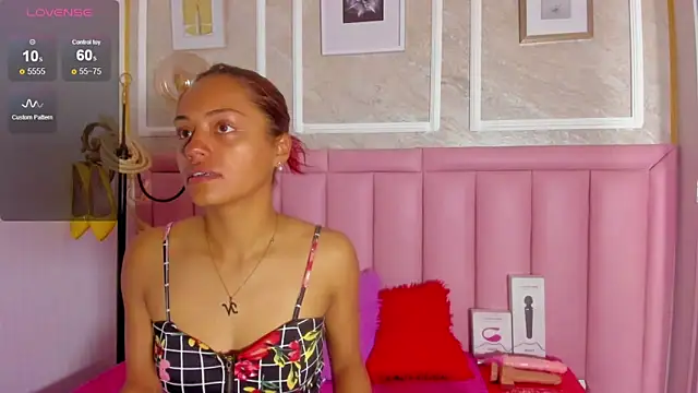 HoollyHendrix online show from 02/07/26, 08:34