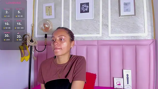 HoollyHendrix online show from 02/10/26, 08:46