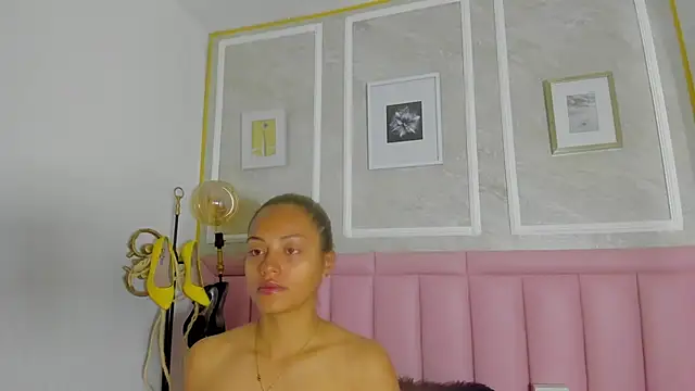 HoollyHendrix online show from 02/24/26, 09:13