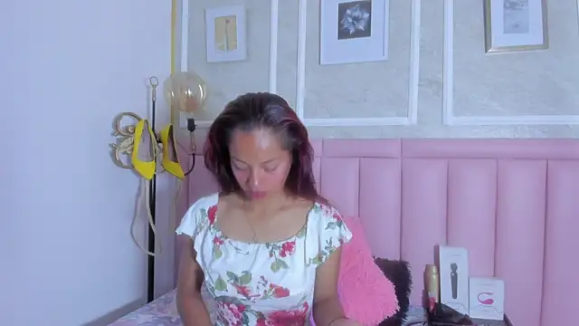 HoollyHendrix online show from 03/03/26, 09:31