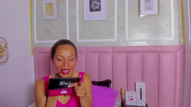 HoollyHendrix online show from 03/05/26, 08:27