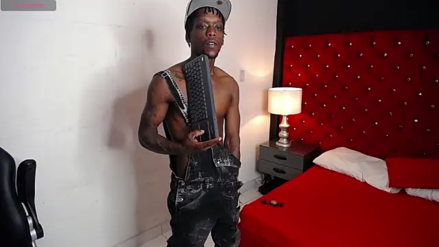 Snapshot of SkylerBigxxx chatting on 10/04/25, 04:43 SkylerBigxxx online show from 10/04/25, 04:43