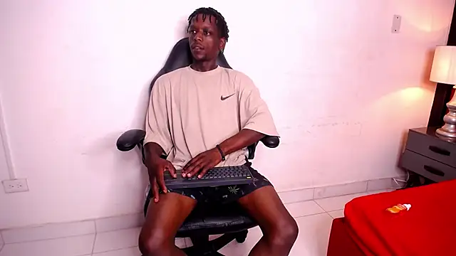 Snapshot of SkylerBigxxx chatting on 10/16/25, 04:02 SkylerBigxxx online show from 10/16/25, 04:02