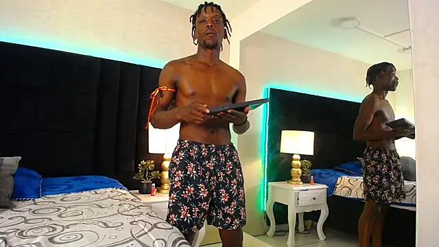 Snapshot of SkylerBigxxx chatting on 04/14/26, 04:18 SkylerBigxxx online show from 04/14/26, 04:18