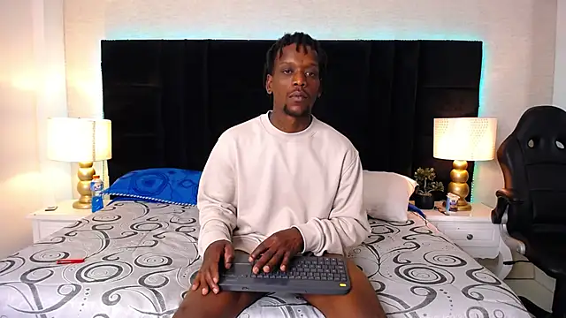 Snapshot of SkylerBigxxx chatting on 05/07/26, 04:40 SkylerBigxxx online show from 05/07/26, 04:40