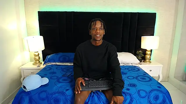 Snapshot of SkylerBigxxx chatting on 05/19/26, 04:08 SkylerBigxxx online show from 05/19/26, 04:08