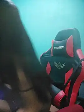 Snapshot of Alyxa_Star chatting on 12/21/25, 03:24 Alyxa Star online show from 12/21/25, 03:24