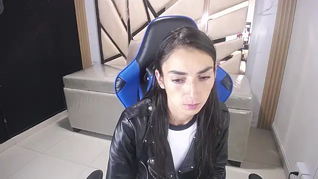 Maily a  online show from 10/31/25, 03:07