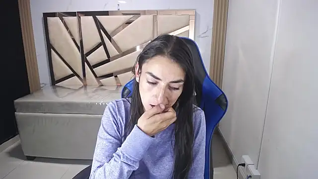 Maily a  online show from 11/30/25, 02:48